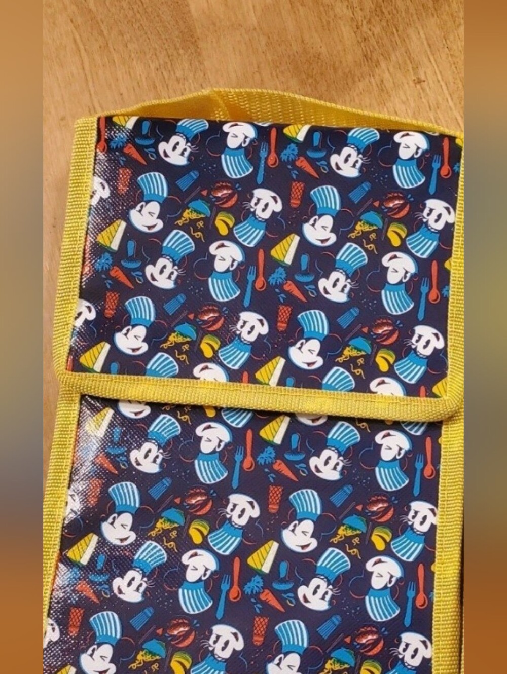 2023 Disney Parks EPCOT Food & Wine Hide 'n Squeak Mickey Lunch Bag Sack Prize - Picture 2 of 3